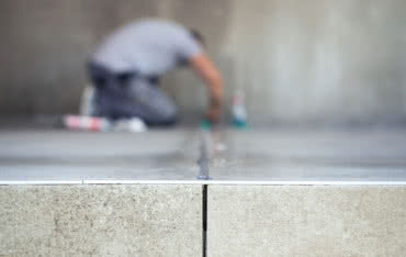 Dylatacje – rodzaje i znaczenie podczas układania ceramiki