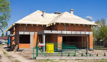 Dom murowany – wady i alternatywy