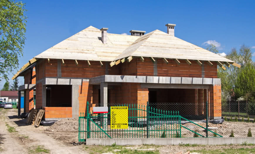 Dom murowany – wady i alternatywy