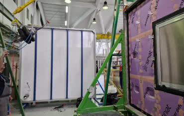 Okna Aluprof MB-86N w ścianach osłonowych firmy Siniat