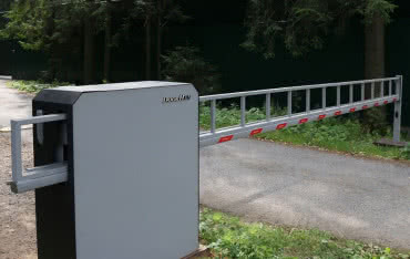 Jak awaryjnie otworzyć szlaban parkingowy?