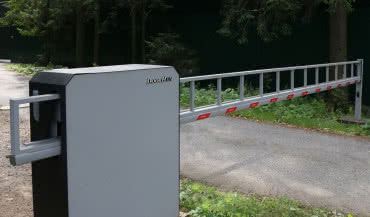 Jak awaryjnie otworzyć szlaban parkingowy?