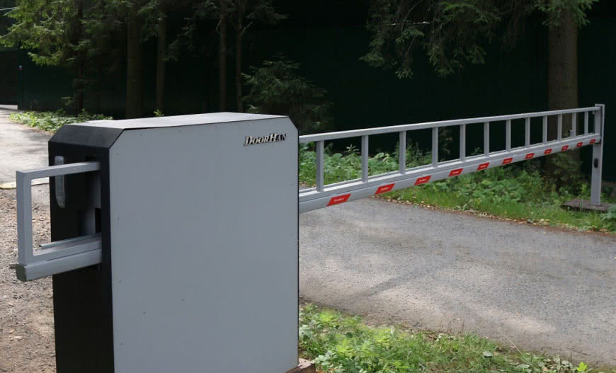 Jak awaryjnie otworzyć szlaban parkingowy?