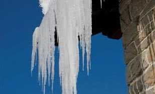 Ogrzewanie rynien i rur spustowych - ochrona przed zalodzeniem