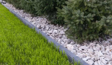 Jak prawidłowo osadzić obrzeża ogrodowe - poradnik krok po kroku