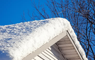 Płotki śniegowe i nie tylko: ochrona dachu przed zimą