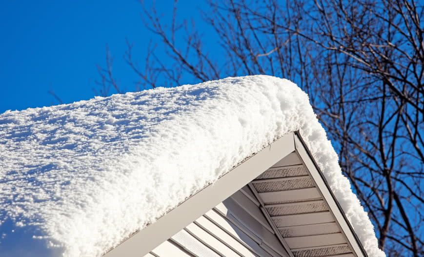 Płotki śniegowe i nie tylko: ochrona dachu przed zimą