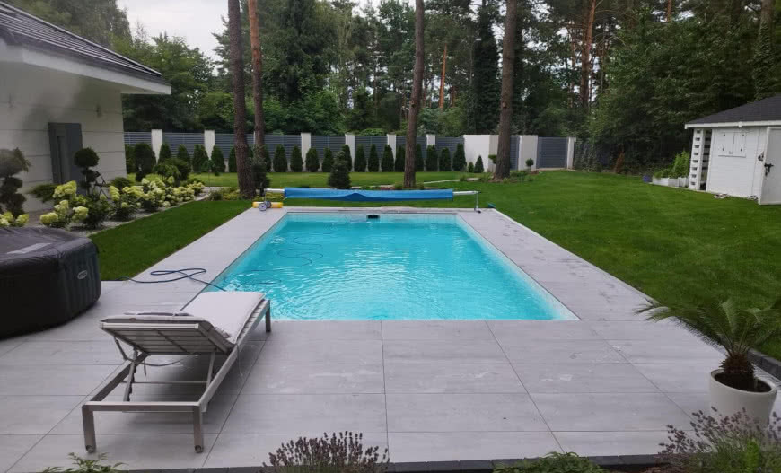 Jak zbudować basen ogrodowy z IZODOM? Praktyczny poradnik krok po kroku