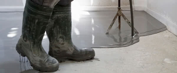 Płynny jastrych cementowy weber.floor FLOW