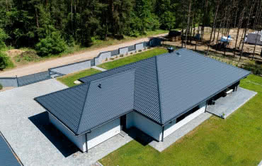 Jakie konstrukcje dachowe są solidne i niedrogie?