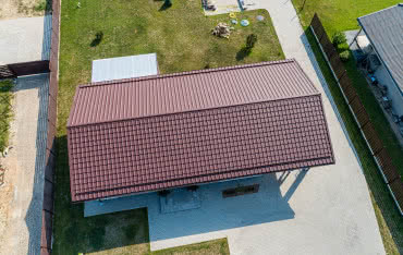 Od czego zależy kolor blachodachówki?