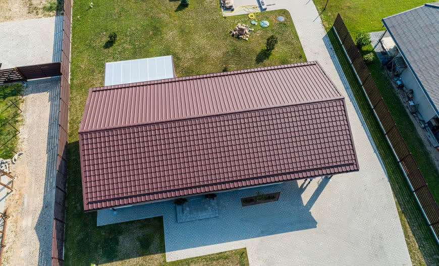 Od czego zależy kolor blachodachówki?