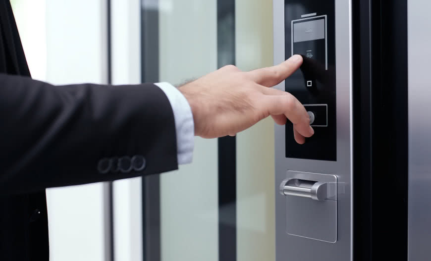 Jak działa czytnik linii papilarnych w domofonie? Bezpieczne wejście jednym palcem