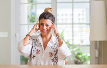 Jakie szyby wybrać do mieszkania w głośnym miejscu?