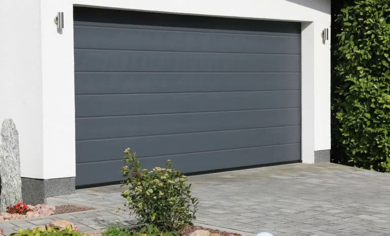 Najlepsza brama garażowa do domu – porównanie rodzajów i wskazówki