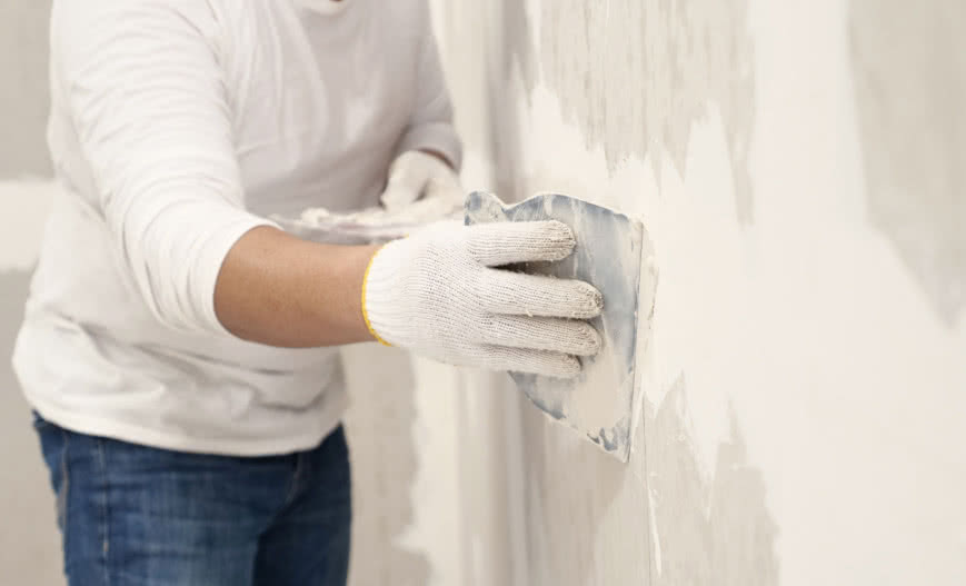 Nie tylko gips! Sprawdź, czym warto wykańczać ściany wewnętrzne