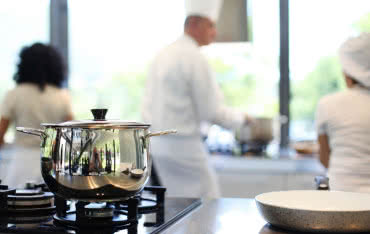 Jak wybrać najlepsze elementy wyposażenia lokalu gastronomicznego? 