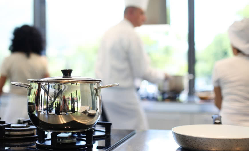 Jak wybrać najlepsze elementy wyposażenia lokalu gastronomicznego? 