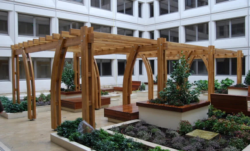 Drewniane konstrukcje na wymiar: od projektu do realizacji