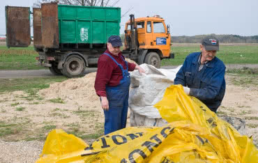 Folia znika z budowy zgodnie z ustawą śmieciową
