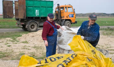 Folia znika z budowy zgodnie z ustawą śmieciową