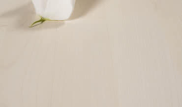 Drewno europejskie pod nogami - moda na drewniane podłogi