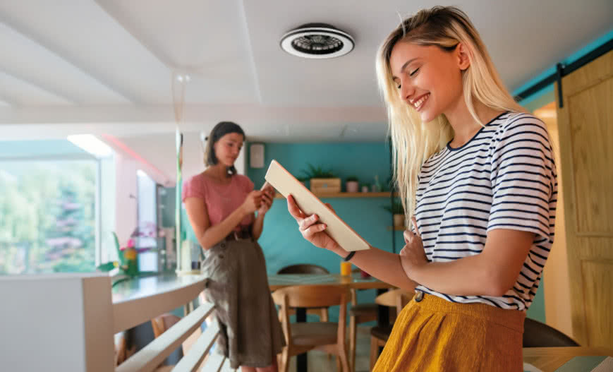 Trendy w oświetleniu na 2025 rok. Minimalizm, funkcjonalność i nowoczesne technologie