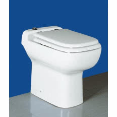 Kompaktowe miski ustępowe z urządzeniem rozdrabniająco-przepompowującym