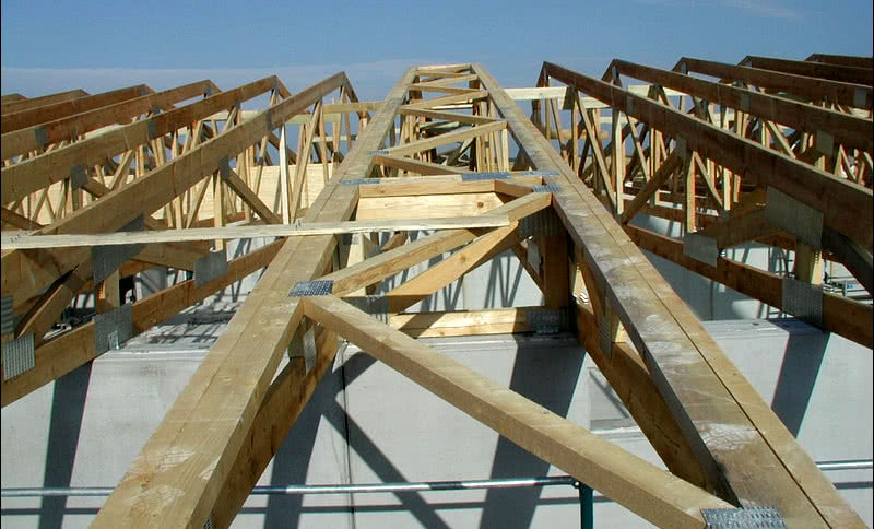 Niezawodne łączenie konstrukcji drewnianych płytkami kolczastymi