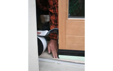 Montaż drzwi zewnętrznych zimą