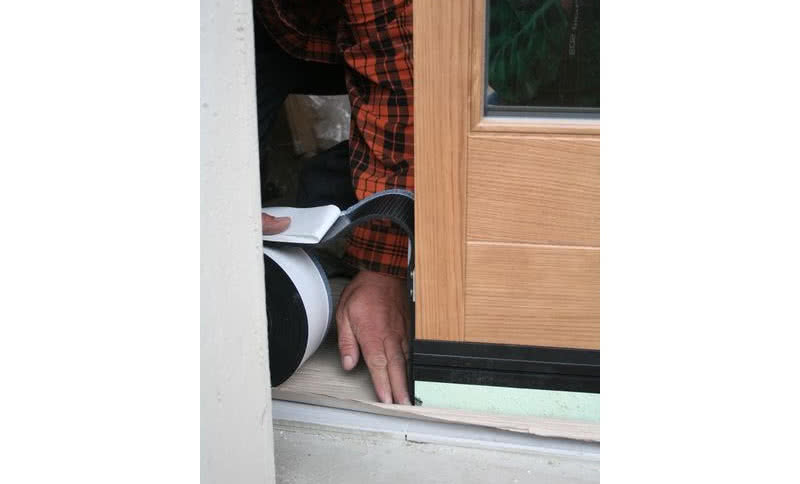 Montaż drzwi zewnętrznych zimą