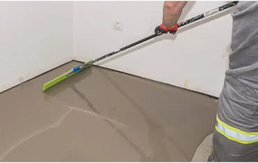Wylewka samopoziomująca – jak ją wykonać bez błędów?