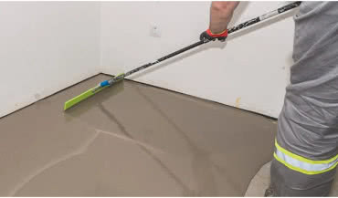 Wylewka samopoziomująca – jak ją wykonać bez błędów?