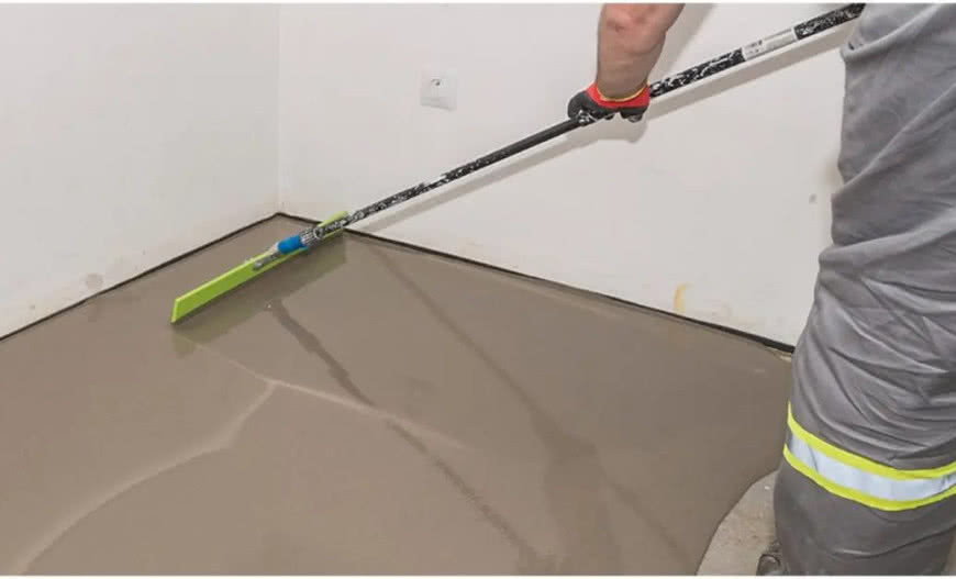 Wylewka samopoziomująca – jak ją wykonać bez błędów?