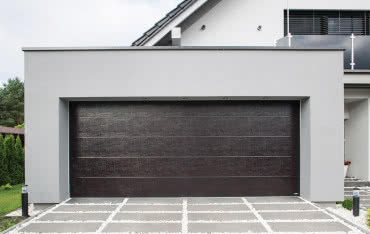 Dlaczego warto wybrać bramę garażową z napędem?