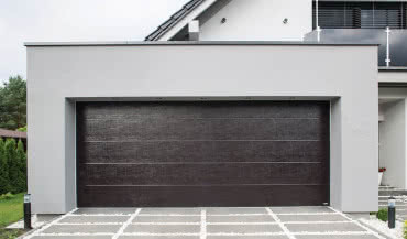Dlaczego warto wybrać bramę garażową z napędem?