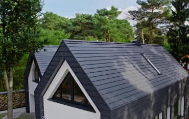 Blachodachówka modułowa bez posypki: dlaczego inwestorzy wybierają Ruukki Hyygge