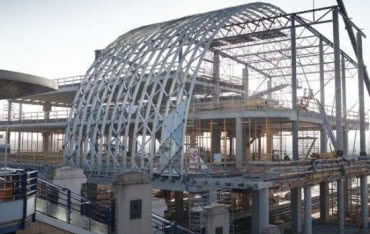 Budowa dachu dworca Poznań Główny nabiera tempa