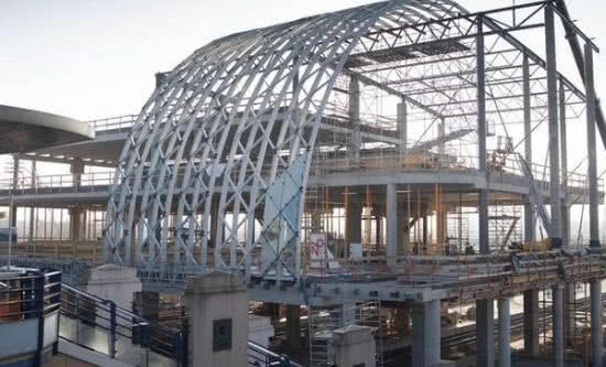 Budowa dachu dworca Poznań Główny nabiera tempa