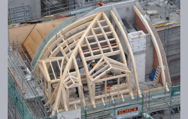 Zabytkowy dach we Frankfurcie odnowiony dzięki materiałom Jagram-Pro