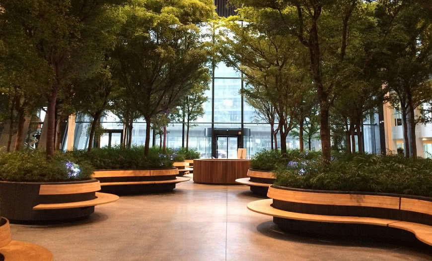 Dębowe, gięto-klejone ławy Jagram-Pro w hotelu w Kopenhadze