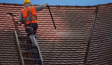 Jak wykonać przegląd i konserwację dachu?