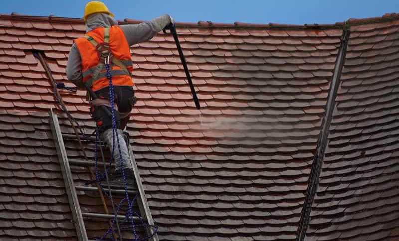 Jak wykonać przegląd i konserwację dachu?
