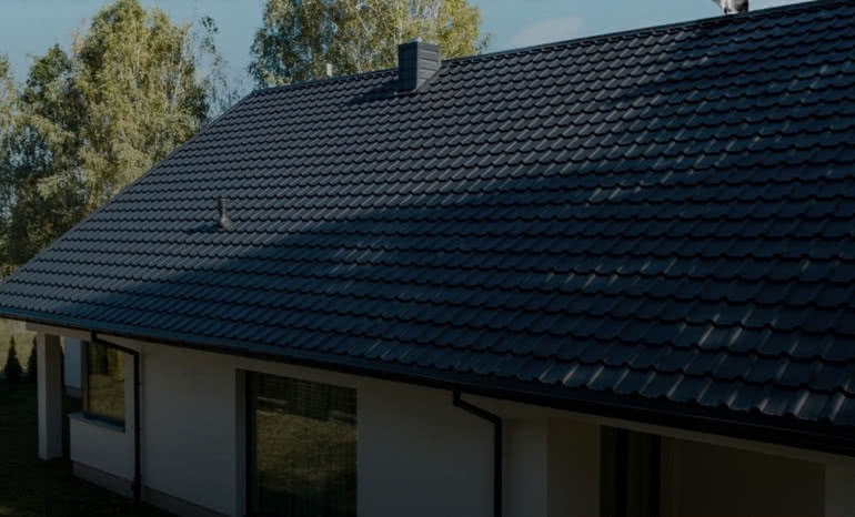 Dach płaski czy spadzisty – wybieramy konstrukcję dachu do domu w 2026 roku