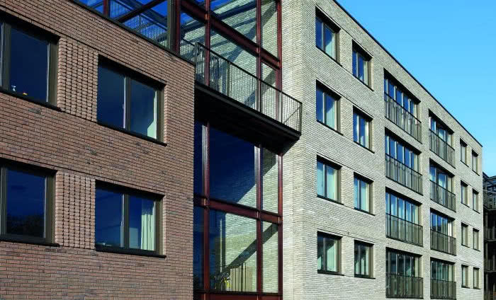 Ceglane elewacje w różnych kolorach