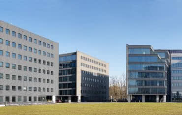 Szklana ochrona akustyczna w nowoczesnych budynkach