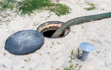 Brzydki zapach z przydomowej oczyszczalni? Poznaj przyczyny i sprawdzone sposoby naprawy