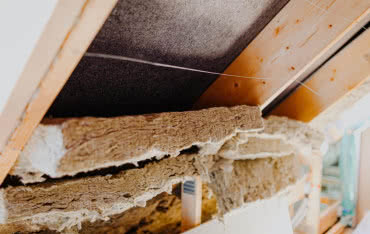 Czy wełna mineralna jest szkodliwa? Fakty, mity i bezpieczeństwo zdrowotne