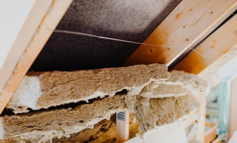 Czy wełna mineralna jest szkodliwa? Fakty, mity i bezpieczeństwo zdrowotne