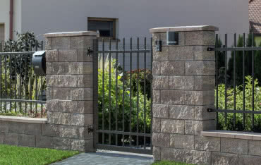 Z jakiego materiału wykonać ogrodzenie domu?